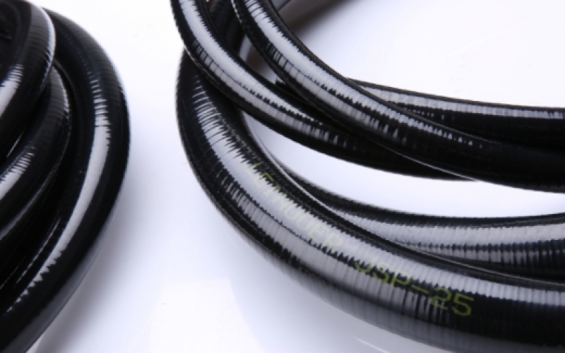 食品機(jī)械頻繁清潔，什么軟管耐沖又耐腐蝕？